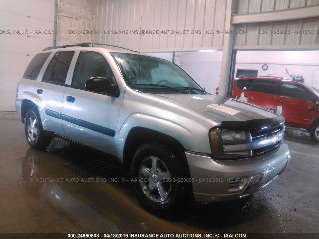 1GNDT13S952355893 - 2005 CHEVROLET TRAILBLAZER LS/LT SILVER photo 1