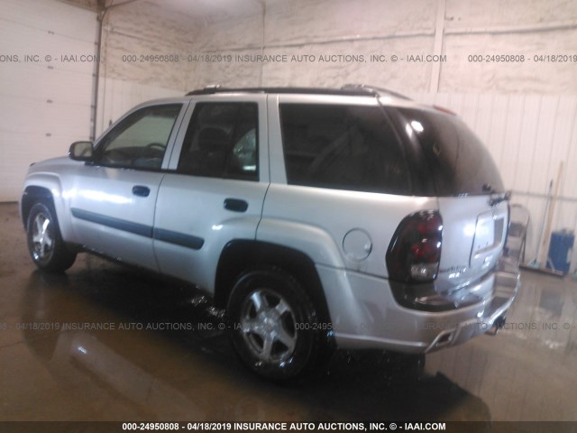 1GNDT13S952355893 - 2005 CHEVROLET TRAILBLAZER LS/LT SILVER photo 3