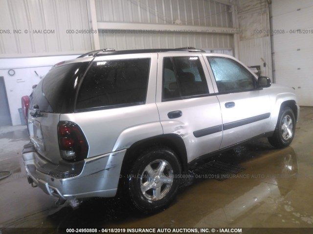 1GNDT13S952355893 - 2005 CHEVROLET TRAILBLAZER LS/LT SILVER photo 4