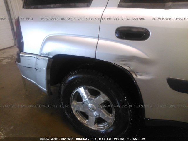 1GNDT13S952355893 - 2005 CHEVROLET TRAILBLAZER LS/LT SILVER photo 6