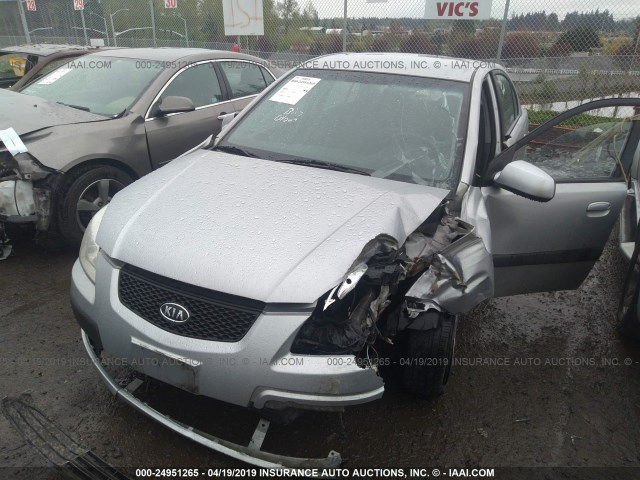 KNADE223496442258 - 2009 KIA RIO LX/SX SILVER photo 2