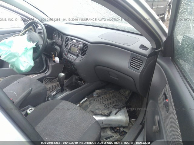 KNADE223496442258 - 2009 KIA RIO LX/SX SILVER photo 5