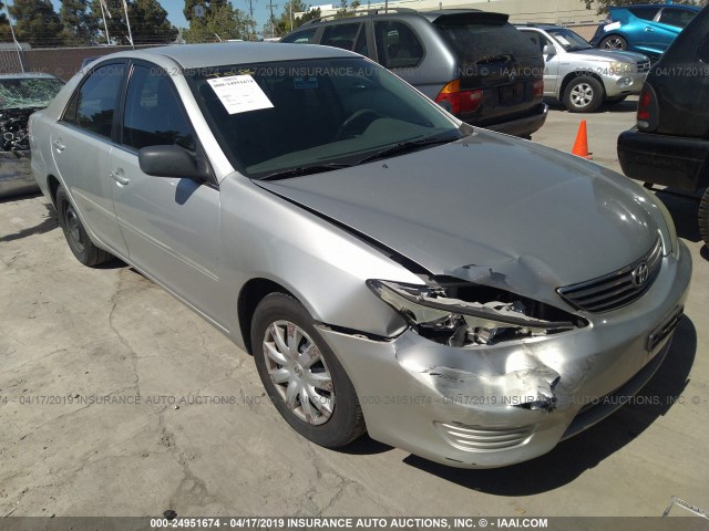 4T1BE32K65U574639 - 2005 TOYOTA CAMRY LE/XLE/SE SILVER photo 1