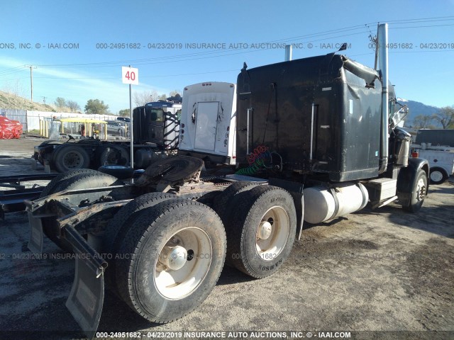 1FUPCDYB6WP926883 - 1998 FREIGHTLINER CONVENTIONAL FLD120 BLACK photo 4