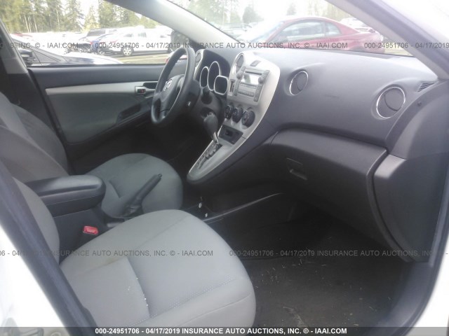2T1KU40E89C052687 - 2009 TOYOTA COROLLA MATRIX  WHITE photo 5