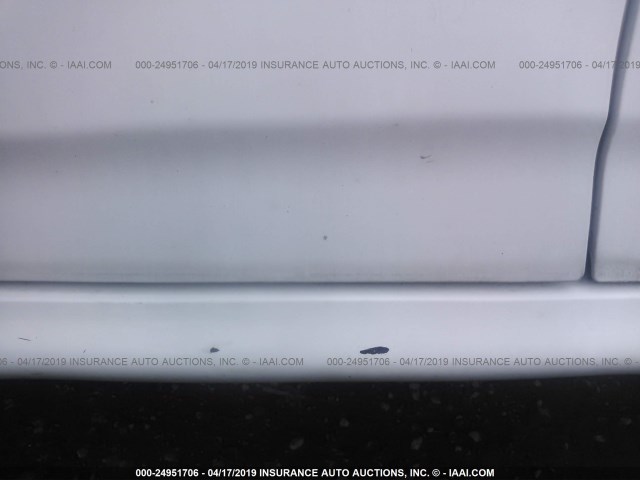 2T1KU40E89C052687 - 2009 TOYOTA COROLLA MATRIX  WHITE photo 6