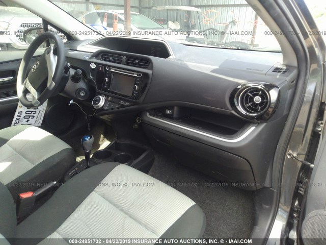 JTDKDTB34F1576988 - 2015 TOYOTA PRIUS C GRAY photo 5