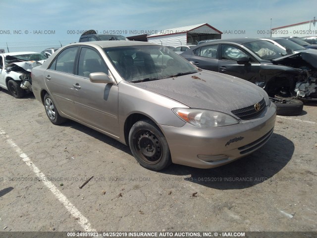 JTDBE32K120032484 - 2002 TOYOTA CAMRY LE/XLE/SE GOLD photo 1