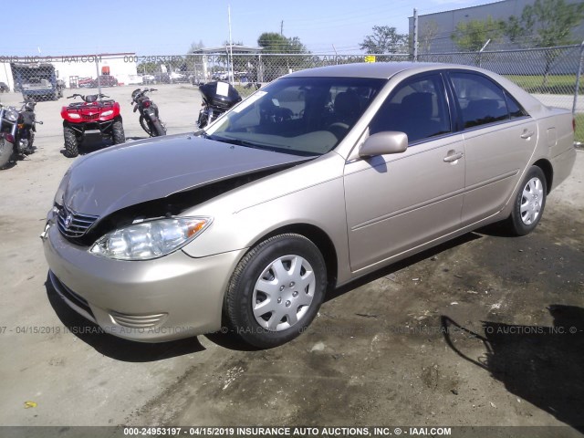 4T1BE32K85U421437 - 2005 TOYOTA CAMRY LE/XLE/SE TAN photo 2