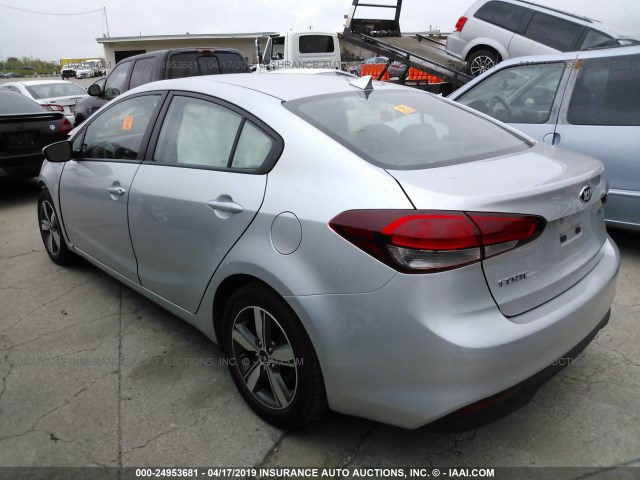 3KPFL4A74JE166700 - 2018 KIA FORTE LX/S SILVER photo 3