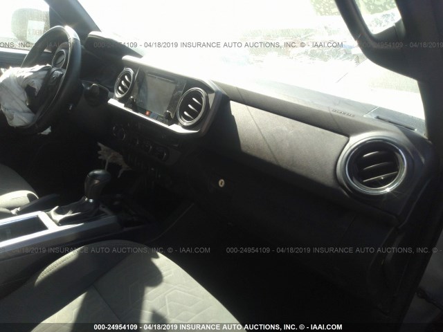 3TMCZ5AN0HM076627 - 2017 TOYOTA TACOMA DBL CAB/SR/TRDSPT/OR/PRO ნაცრისფერი ფოტო 5