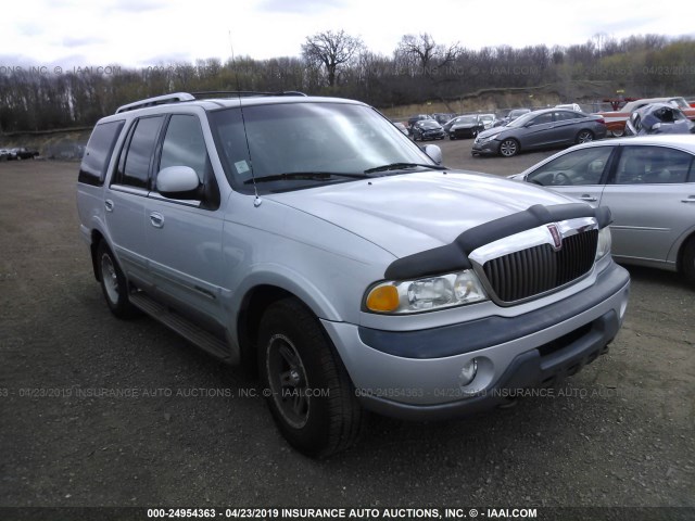 5LMPU28A9XLJ32963 - 1999 LINCOLN NAVIGATOR Argent photo 1