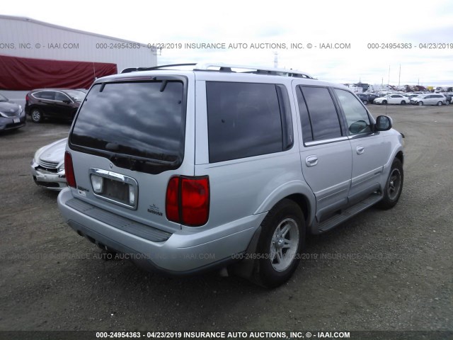 5LMPU28A9XLJ32963 - 1999 LINCOLN NAVIGATOR Argent photo 4