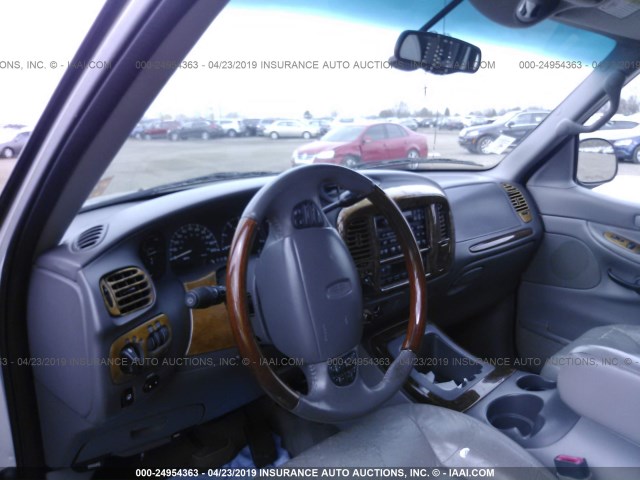 5LMPU28A9XLJ32963 - 1999 LINCOLN NAVIGATOR Argent photo 5