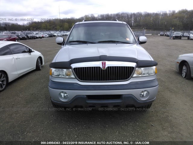 5LMPU28A9XLJ32963 - 1999 LINCOLN NAVIGATOR Argent photo 6