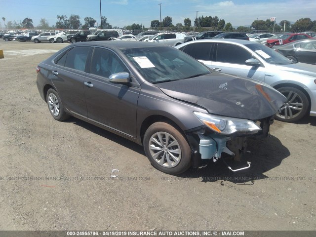 4T1BF1FKXFU053436 - 2015 TOYOTA CAMRY LE/XLE/SE/XSE GRAY photo 1