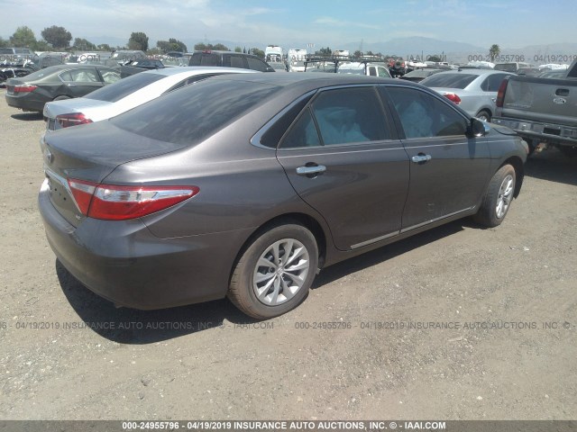 4T1BF1FKXFU053436 - 2015 TOYOTA CAMRY LE/XLE/SE/XSE GRAY photo 4