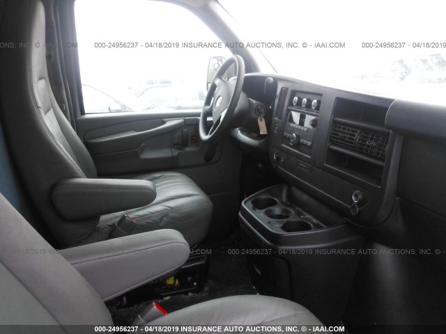 1GCSGAFX8B1177455 - 2011 CHEVROLET EXPRESS G1500  YELLOW photo 5