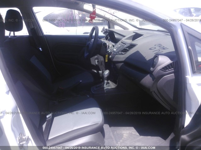 3FADP4AJ9KM123054 - 2019 FORD FIESTA S WHITE photo 5