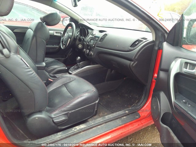 KNAFW6A37B5386861 - 2011 KIA FORTE SX RED photo 5