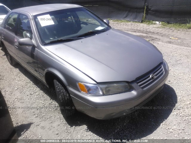 4T1BG22K2VU154946 - 1997 TOYOTA CAMRY CE/LE/XLE GRAY photo 1