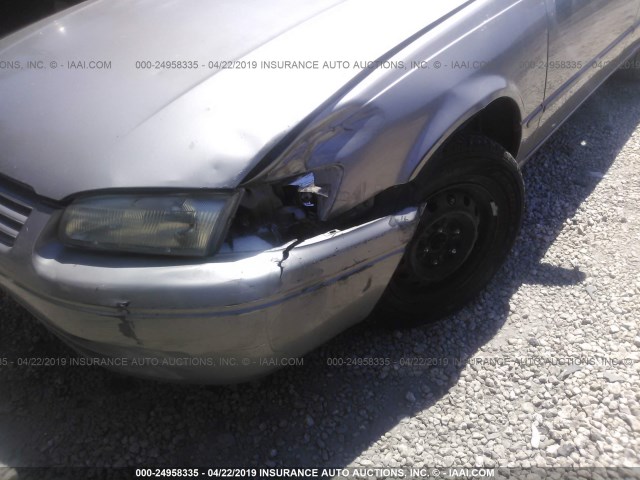 4T1BG22K2VU154946 - 1997 TOYOTA CAMRY CE/LE/XLE GRAY photo 6