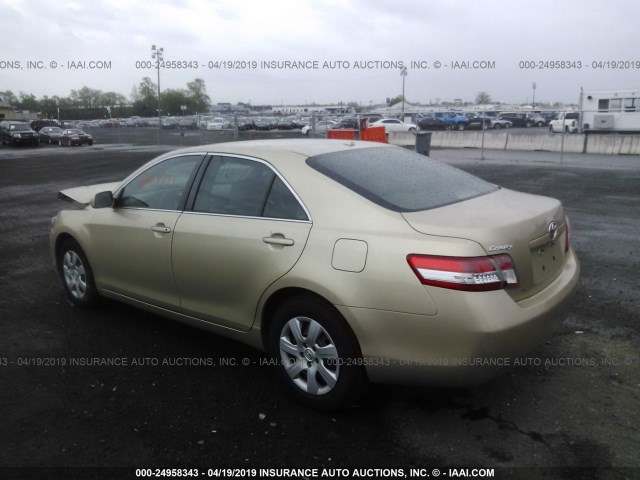 4T1BF3EK3BU615782 - 2011 TOYOTA CAMRY SE/LE/XLE GOLD photo 3