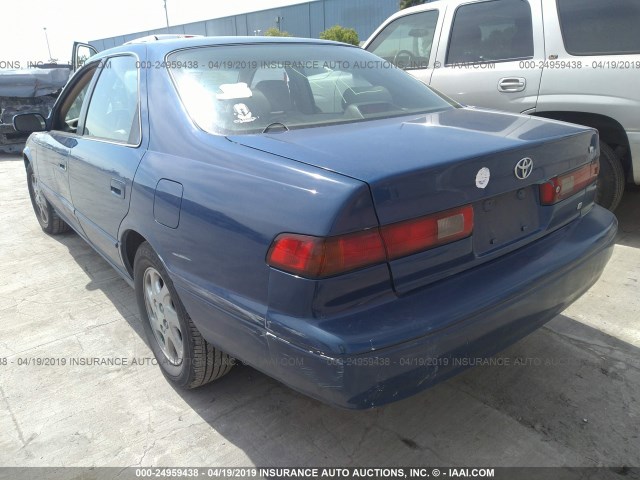JT2BF28K9X0188867 - 1999 TOYOTA CAMRY LE/XLE BLUE photo 3