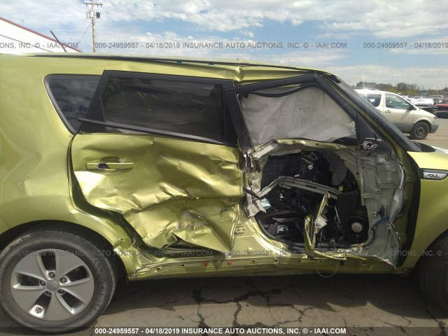 KNDJP3A52F7802691 - 2015 KIA SOUL + GREEN photo 6