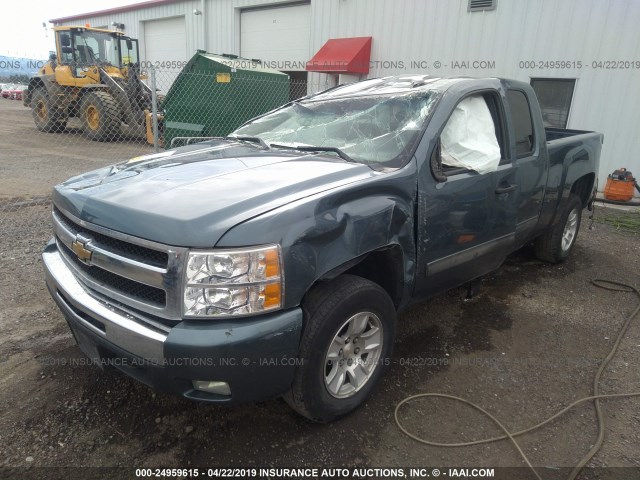 1GCRKSE36BZ338095 - 2011 CHEVROLET SILVERADO K1500 LT GRAY photo 2