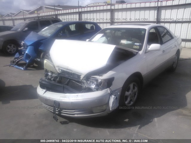 JT8BF22G7V5008733 - 1997 LEXUS ES 300 WHITE photo 2