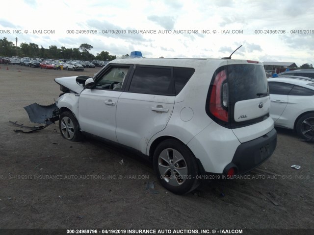 KNDJN2A27G7281460 - 2016 KIA SOUL WHITE photo 3