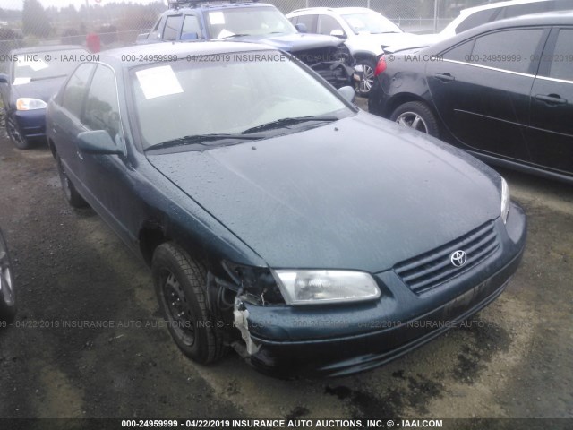 JT2BG22K7W0103979 - 1998 TOYOTA CAMRY CE/LE/XLE GREEN photo 1