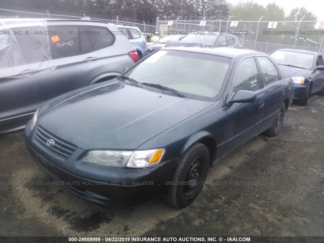 JT2BG22K7W0103979 - 1998 TOYOTA CAMRY CE/LE/XLE GREEN photo 2