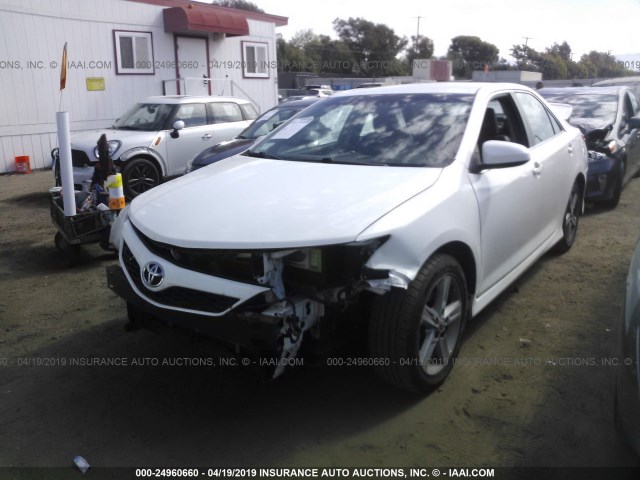 4T1BF1FKXCU118149 - 2012 TOYOTA CAMRY SE/LE/XLE WHITE photo 2