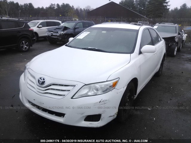 4T1BF3EKXAU553845 - 2010 TOYOTA CAMRY SE/LE/XLE WHITE photo 2