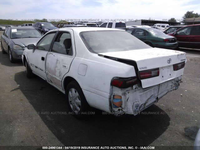 4T1BG22KXXU578300 - 1999 TOYOTA CAMRY CE/LE/XLE WHITE photo 3