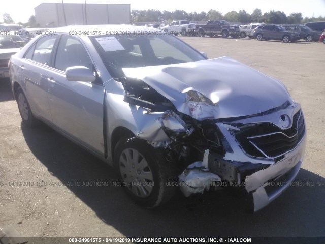 4T1BF3EK6BU754689 - 2011 TOYOTA CAMRY SE/LE/XLE SILVER photo 1