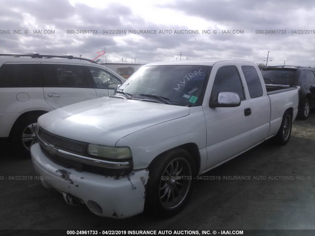 2GCEC19V121399381 - 2002 CHEVROLET SILVERADO C1500 WHITE photo 2