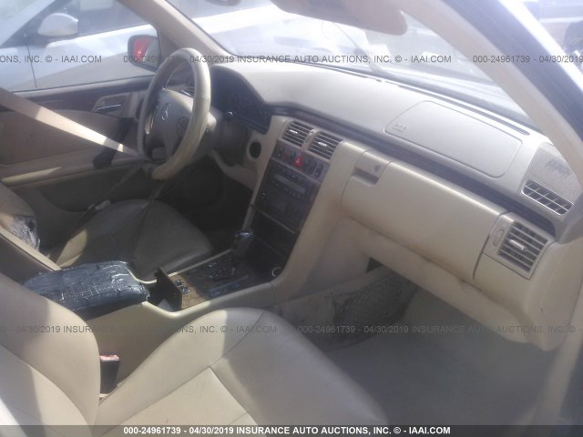 WDBJF70J22B443132 - 2002 MERCEDES-BENZ E 430 黑色 照片 5