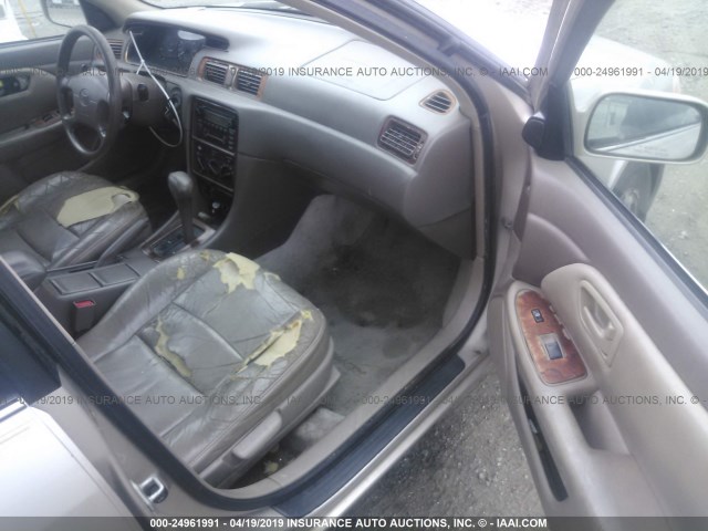 4T1BG22K21U797064 - 2001 TOYOTA CAMRY CE/LE/XLE 金色 照片 5