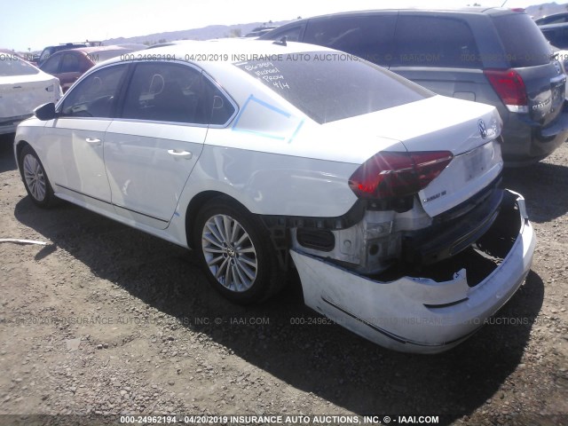 1VWBT7A35GC021062 - 2016 VOLKSWAGEN PASSAT SE WHITE photo 3