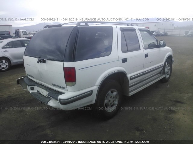 1GNDT13W9W2241462 - 1998 CHEVROLET BLAZER WHITE photo 4