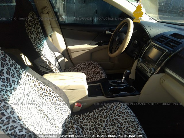 4T4BF1FK7ER365847 - 2014 TOYOTA CAMRY L/SE/LE/XLE 棕色 照片 5