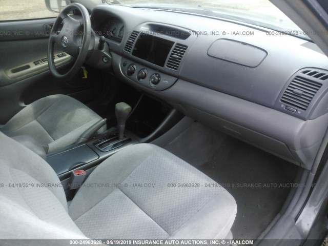 4T1BF32KX3U554081 - 2003 TOYOTA CAMRY LE/XLE/SE GRAY photo 5