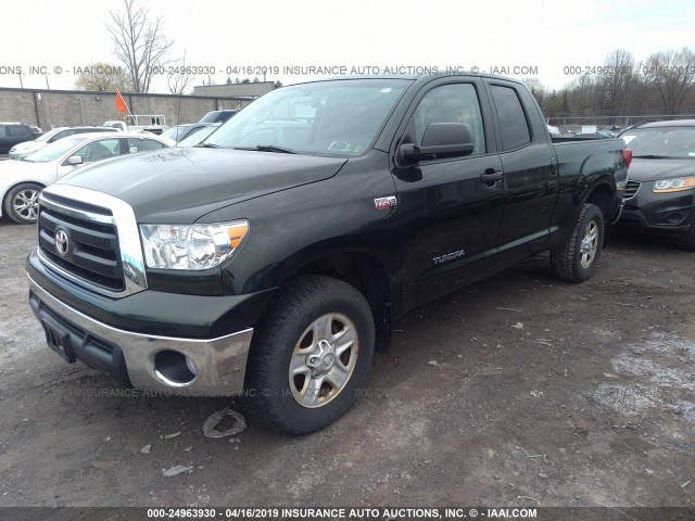 5TFUY5F12AX112797 - 2010 TOYOTA TUNDRA DOUBLE CAB SR5 GREEN photo 2