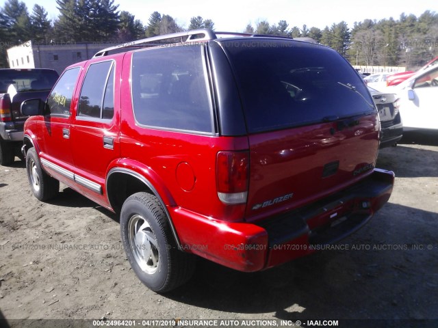 1GNDT13W1Y2113087 - 2000 CHEVROLET BLAZER RED photo 3