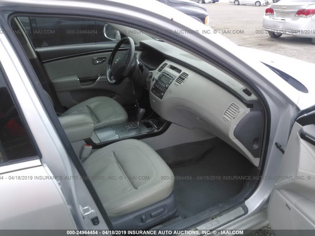 KMHFC4DF5BA559804 - 2011 HYUNDAI AZERA GLS/LIMITED SILVER photo 5