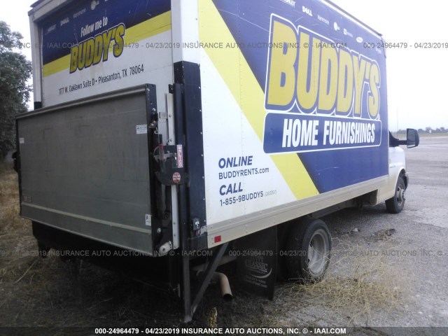 1GB3G3BG6E1119746 - 2014 CHEVROLET EXPRESS G3500  WHITE photo 4