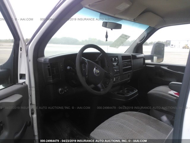1GB3G3BG6E1119746 - 2014 CHEVROLET EXPRESS G3500  WHITE photo 5